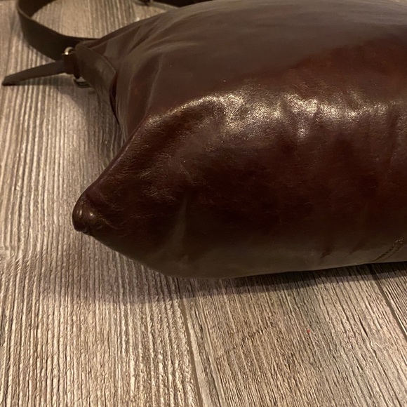 M0851 Crossbody leather bag - Picture 13 of 17